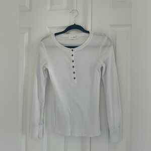 Thin, long sleeve top